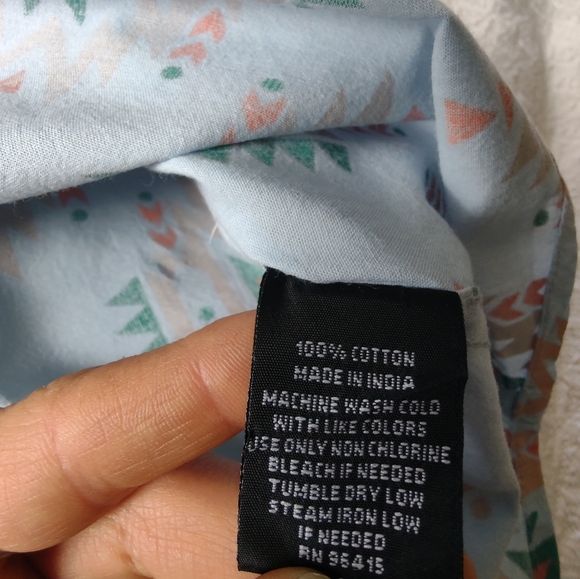 Men's fun and funky tribal/ southwest/ patterned 100% cotton button up T-shirt. - Picture 5 of 8